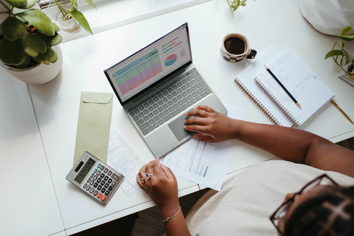 Equipo Siweb asesorando a autónomo en la gestión del bono Kit Digital