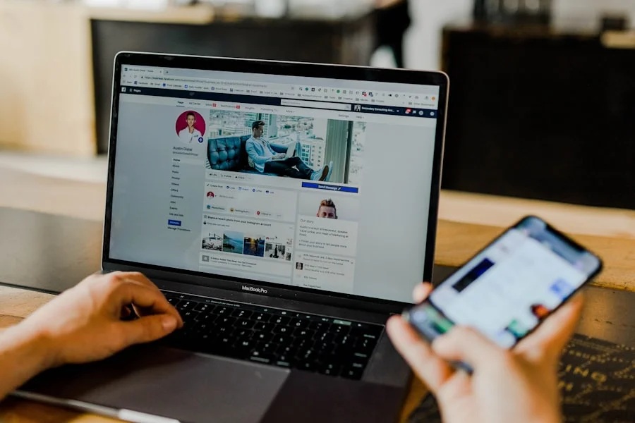 Equipo planificando estrategia de redes sociales para autónomos y pymes con el Kit Digital